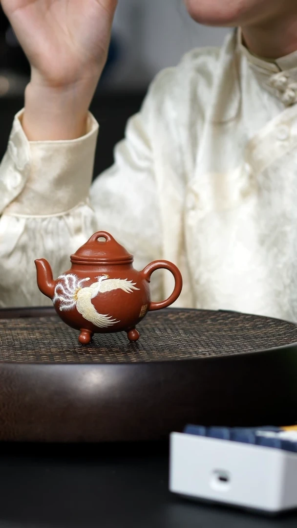 吥**理LG-0001三足炉鼎-大红袍-100cc