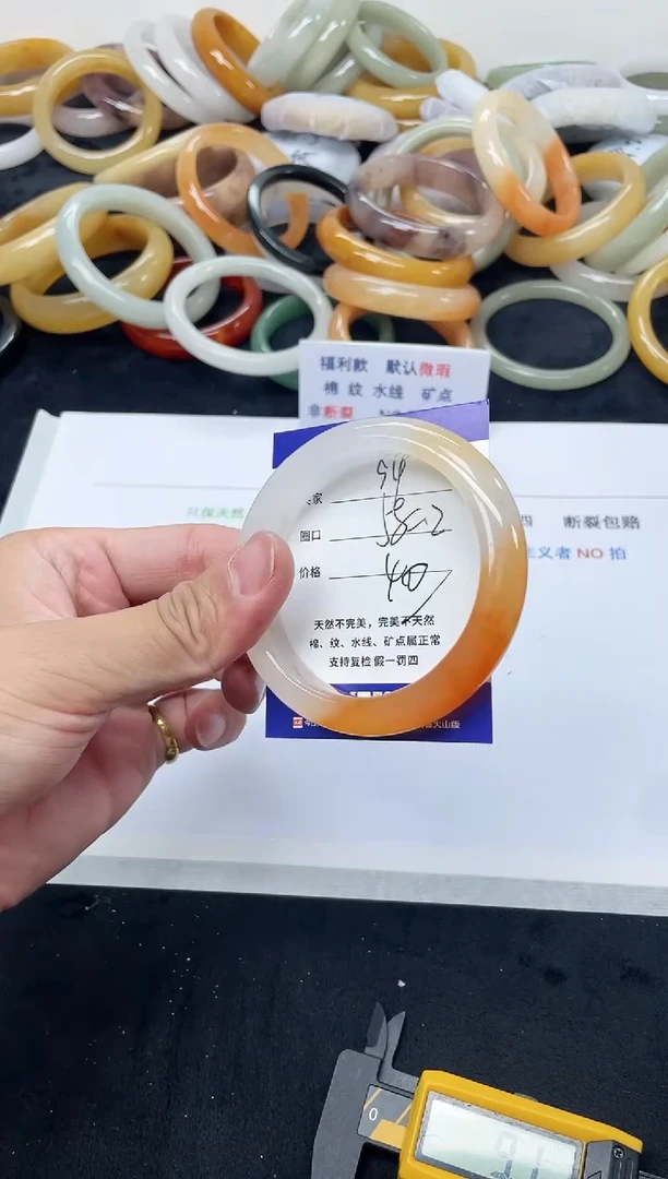 未镶嵌手镯石英质玉94
