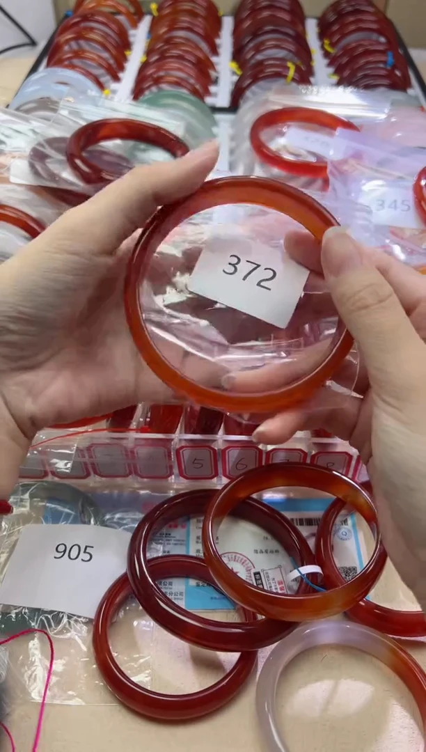 玛瑙/玉髓手镯未镶嵌70圈口*372