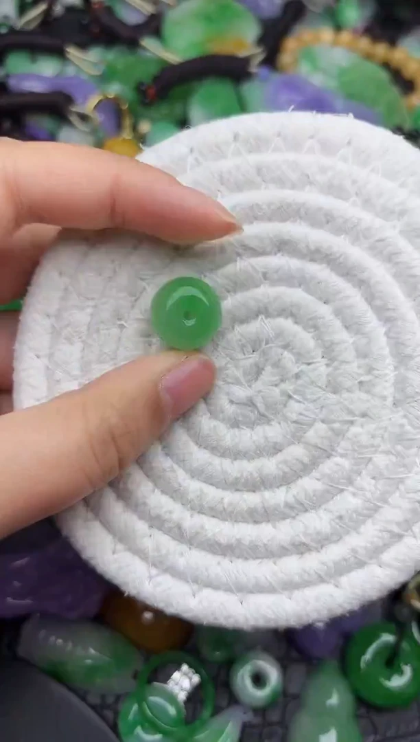 颈饰未镶嵌翡翠缅甸翡翠吊坠