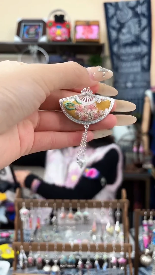 织绣民族风非遗老绣苗银饰品507