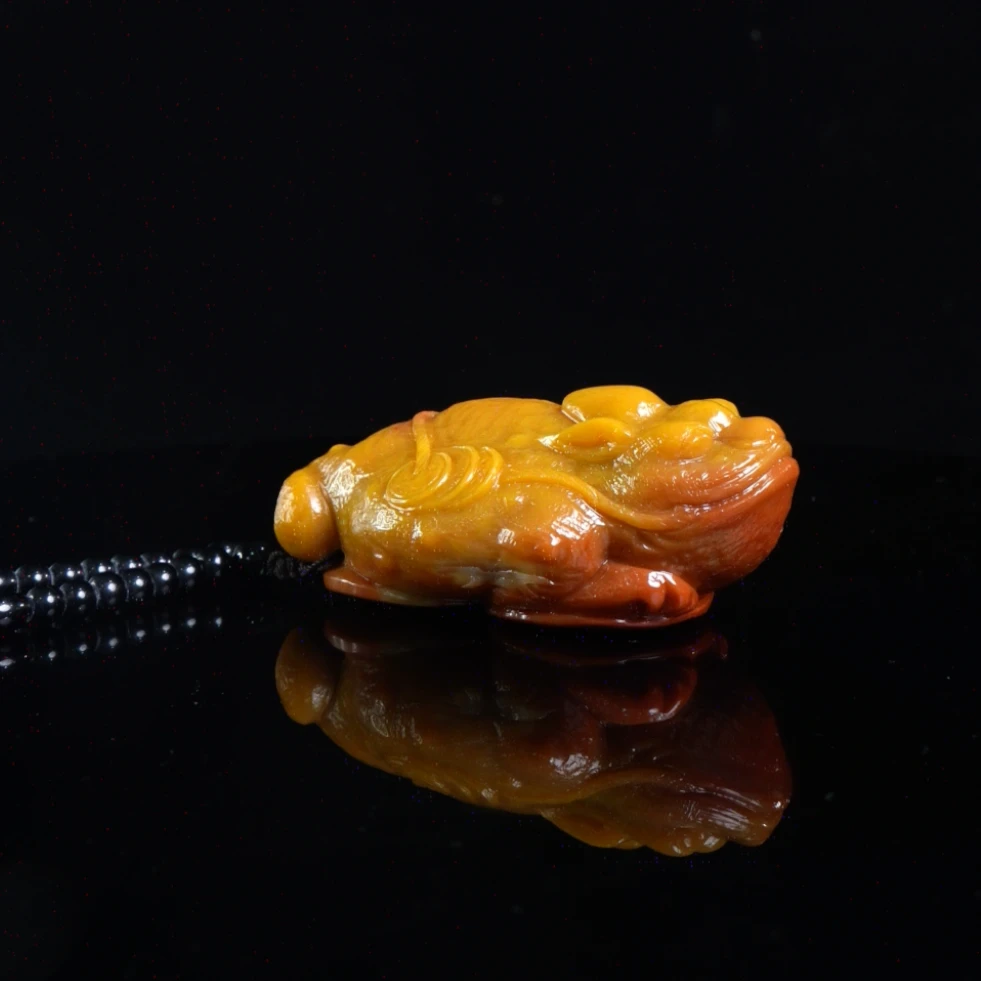 Lot.35.南部田料三足金蟾手把件166.4克8.2x4.6x3.5cm