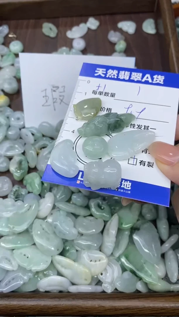 颈饰未镶嵌翡翠天然翡翠A货批量多样性发一件