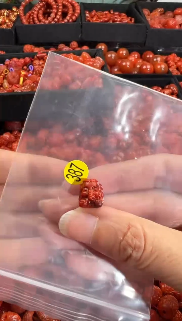 南红玛瑙未镶嵌颈饰1