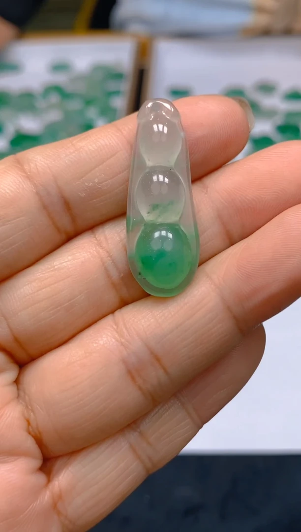 【闪购商品】石英质玉颈饰未镶嵌冰美人非洲翠A货