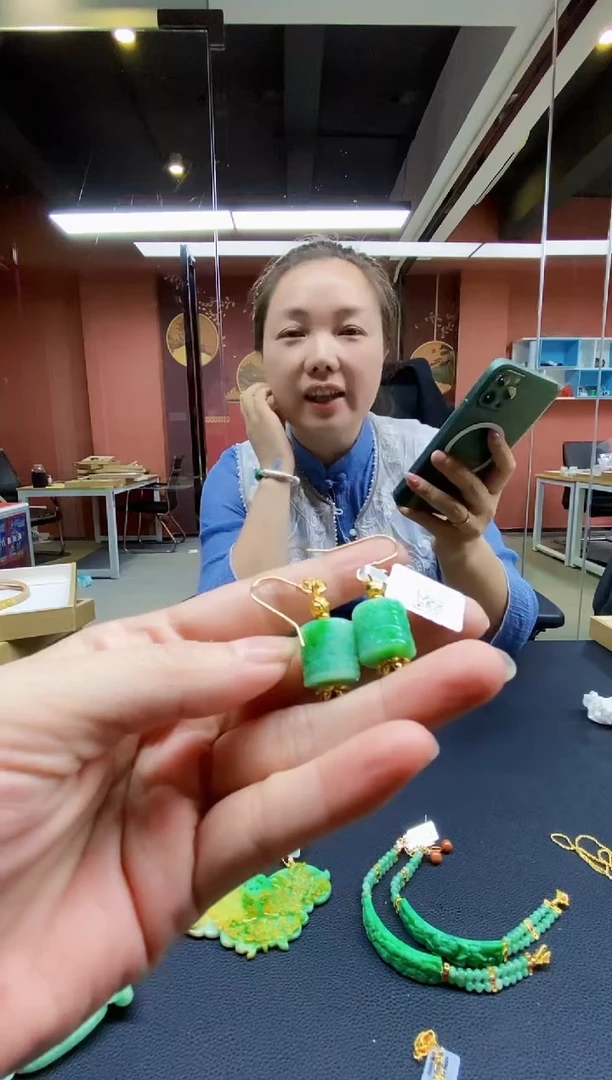 颈饰未镶嵌翡翠翡翠耳饰