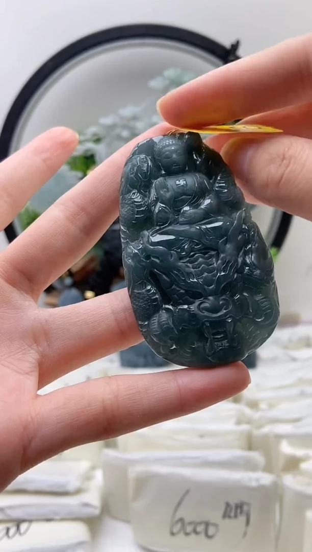 翡翠未镶嵌颈饰阿弥陀佛