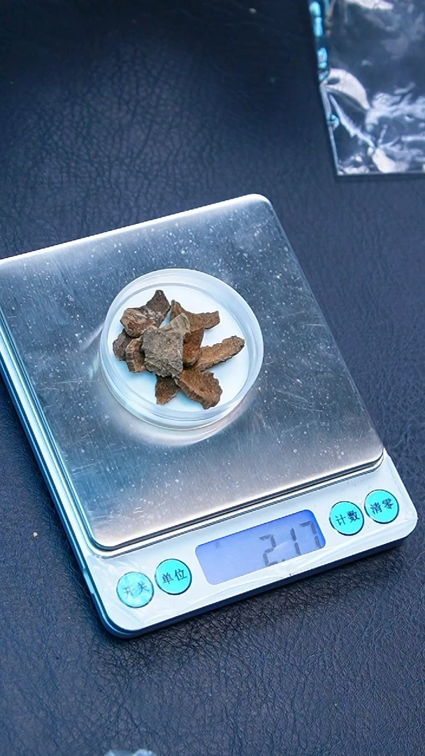 沉香沉香碎屑y**n海南沉水龙骨香碎料2克 多样性发货