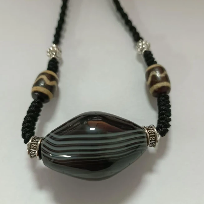 【宝韵】高油橄榄型 缠丝玛瑙 脖挂KC7640