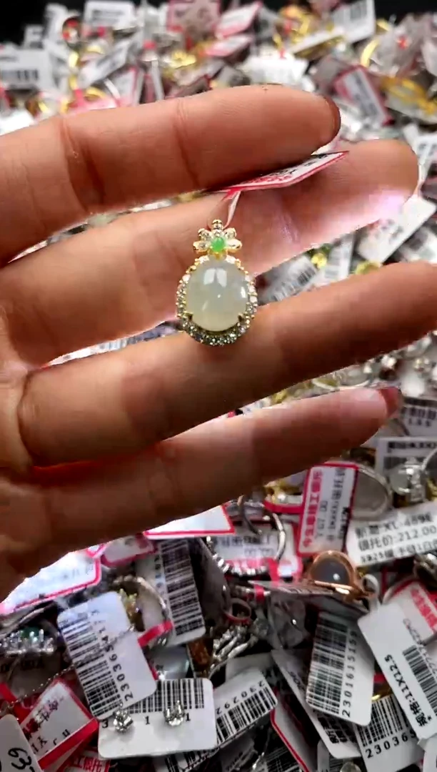 【闪购商品】翡翠戒指银S925镶嵌666666666     1