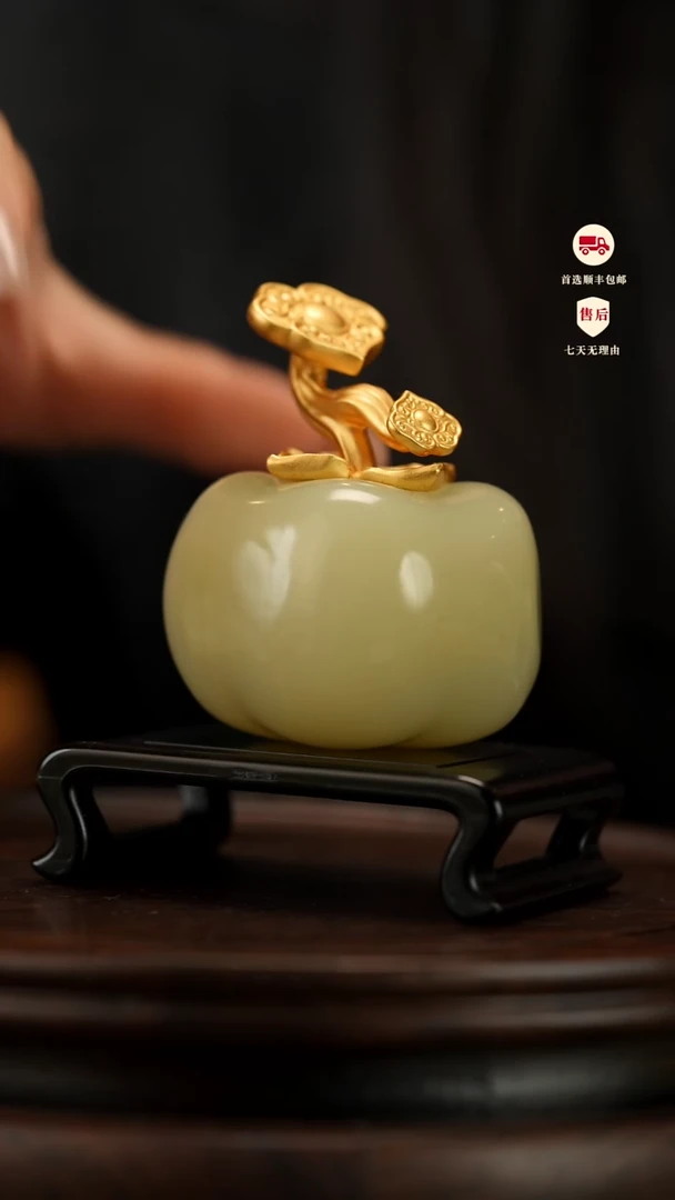云南石竹叶青雕刻：如意柿子摆件
