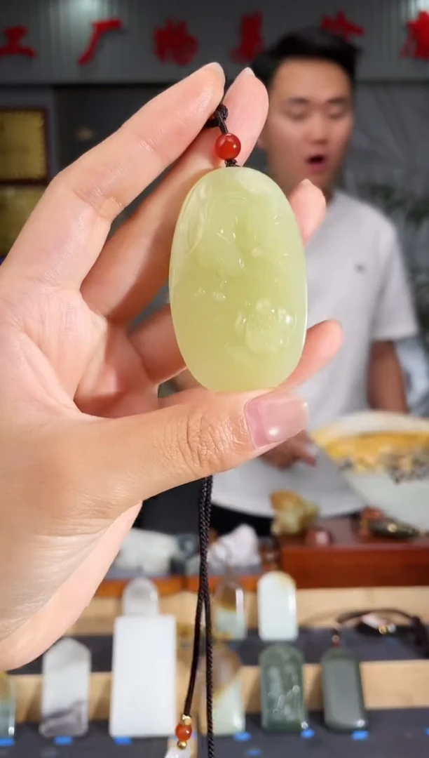 和田玉未镶嵌颈饰1