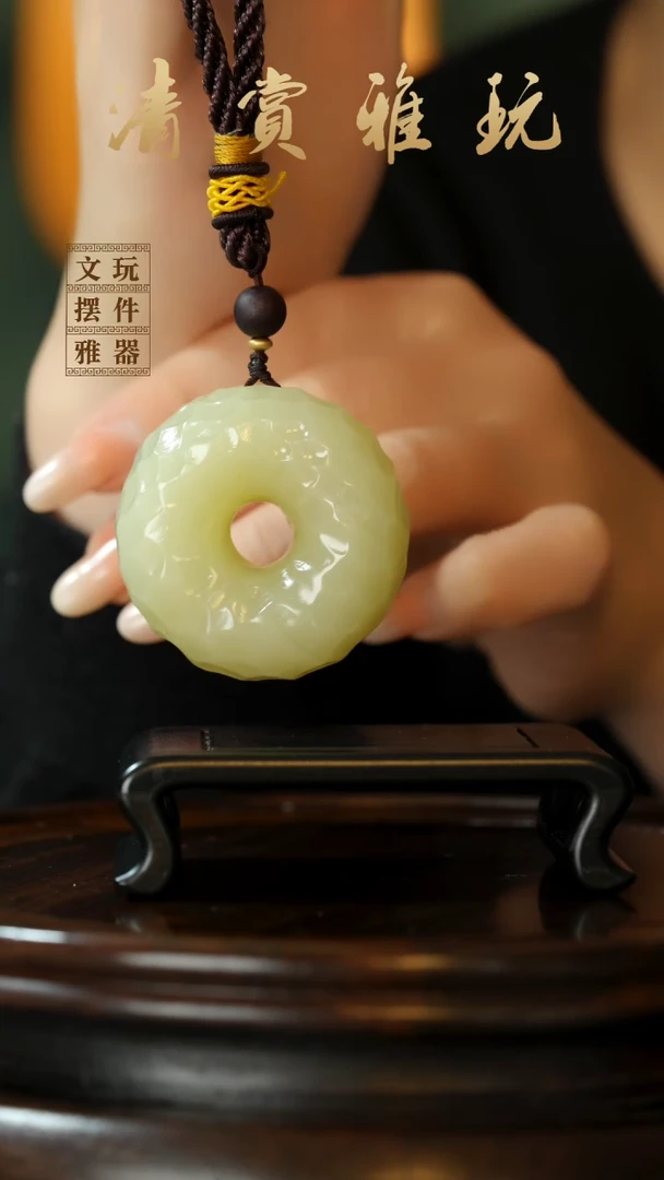 玉《千锤百炼平安扣》手把件摆件