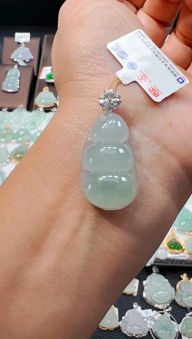 吊坠(不含链)18K金镶嵌翡翠福豆吊坠