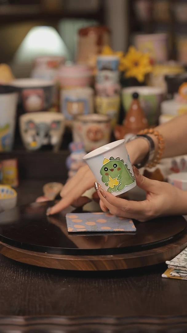 摆件景德镇釉下彩绘设计师款式陶瓷