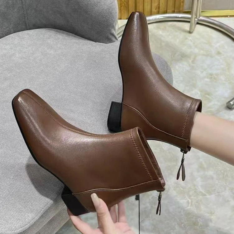 粗跟羊皮加绒短靴804066棕色