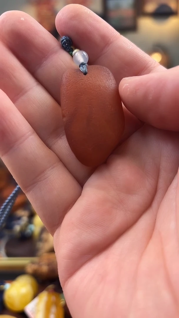 未镶嵌颈饰琥珀吊坠