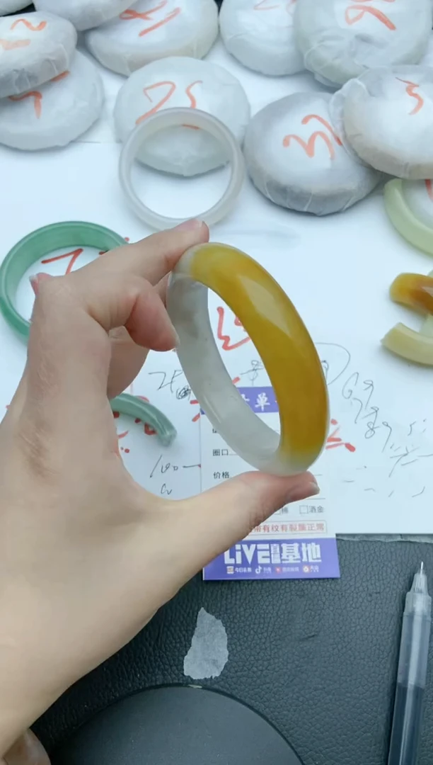 【闪购商品】石英质玉手镯未镶嵌215+60/61