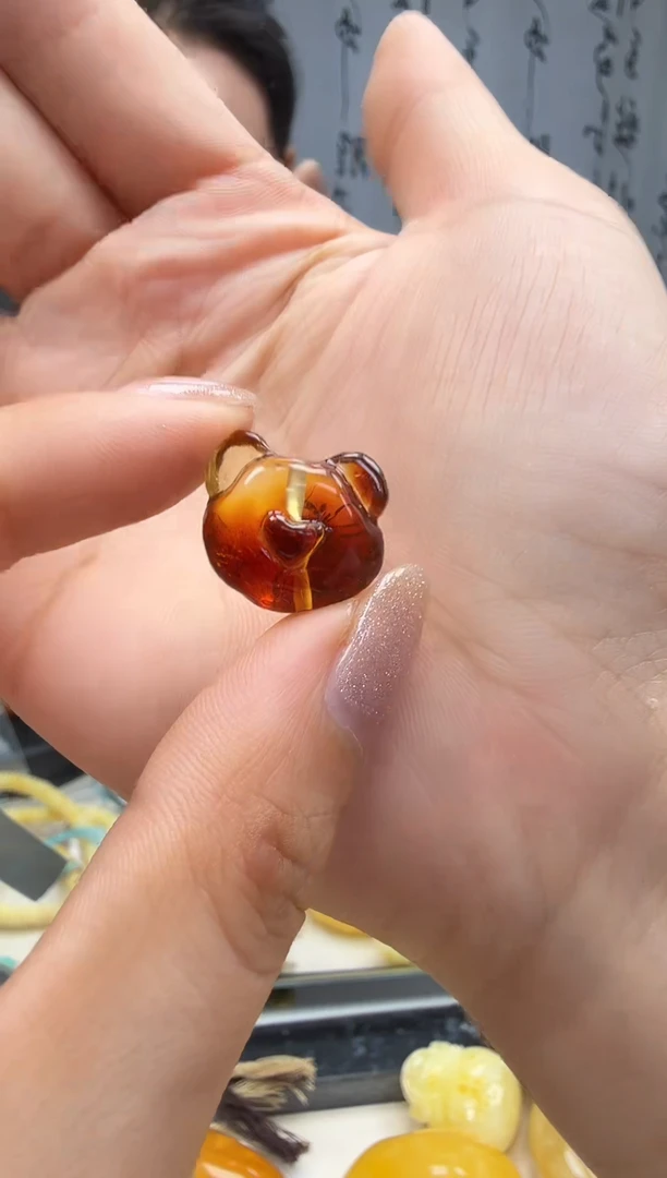 裸石琥珀未镶嵌如图