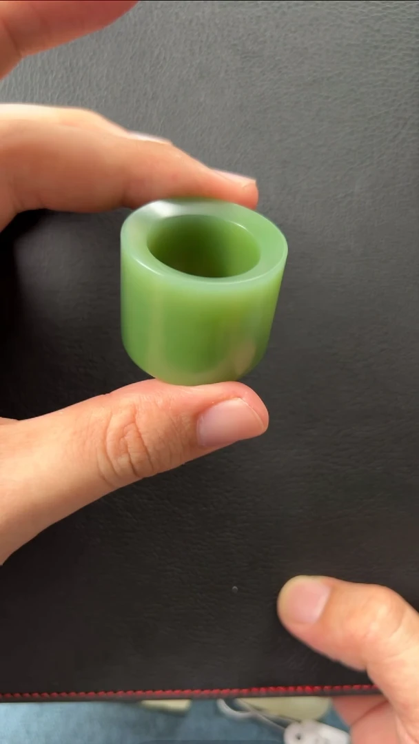 【闪购商品】和田玉扳指未镶嵌俄碧粉绿老型扳指