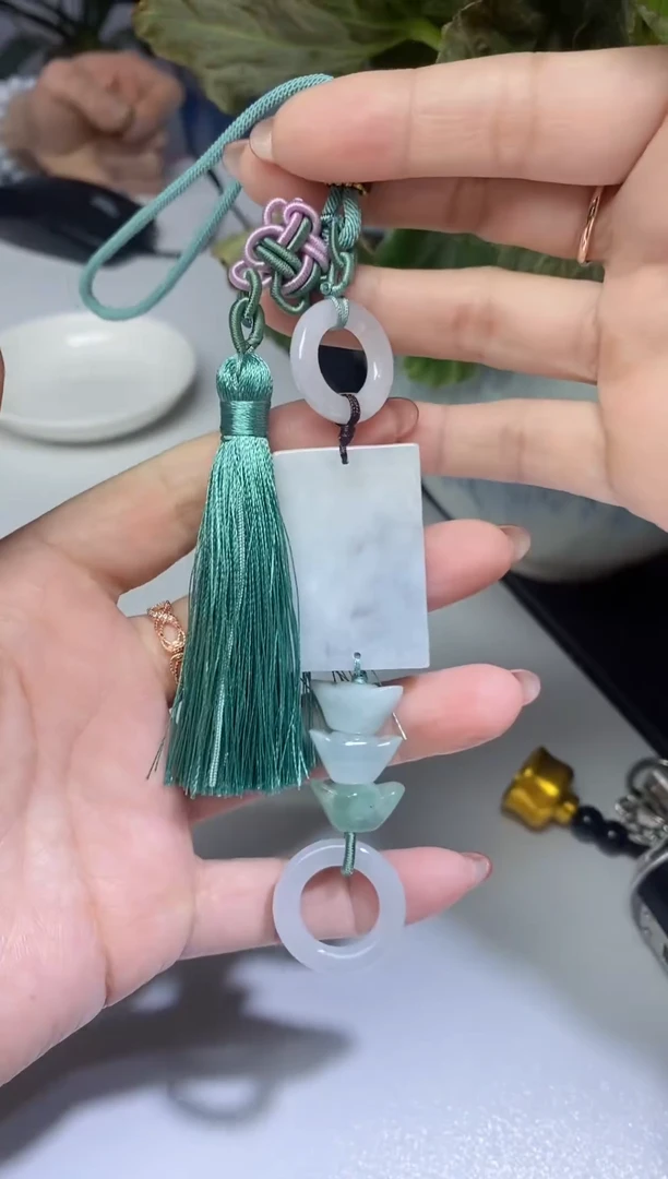 【闪购商品】翡翠吊坠(不含链)未镶嵌天然缅甸翡翠A货随型挂件
