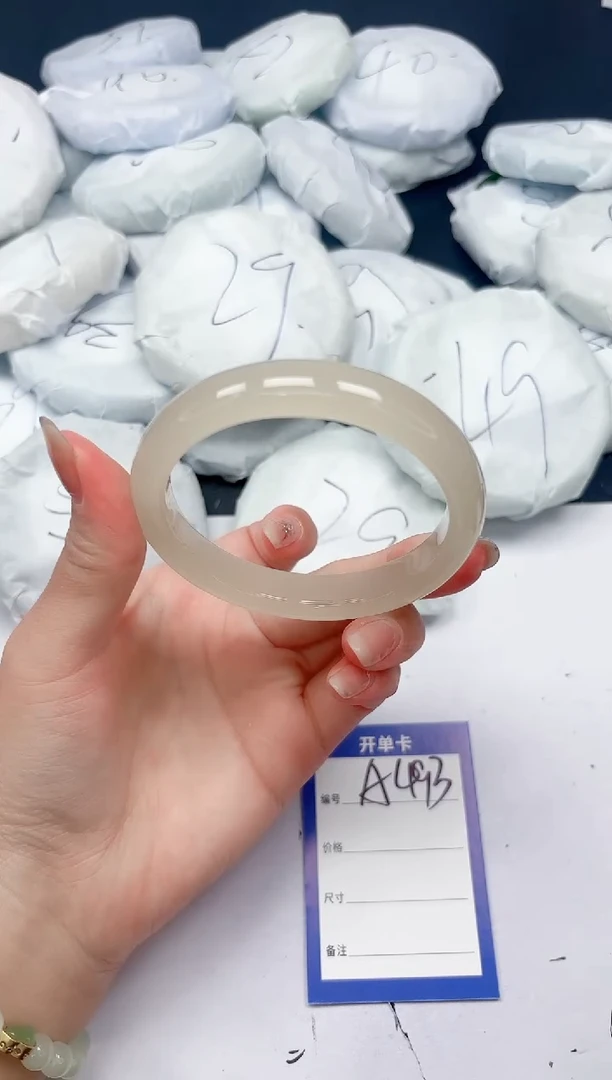 未镶嵌手镯石英质玉A493/61.8