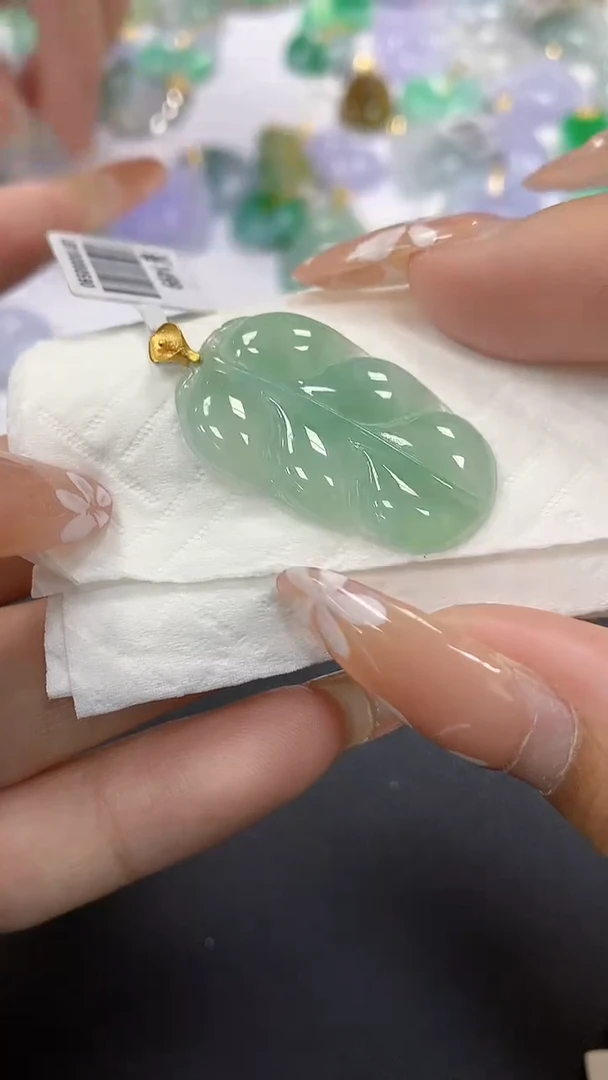 颈饰18K金镶嵌翡翠a货假一赔三支持复检百元上9元证书费自理