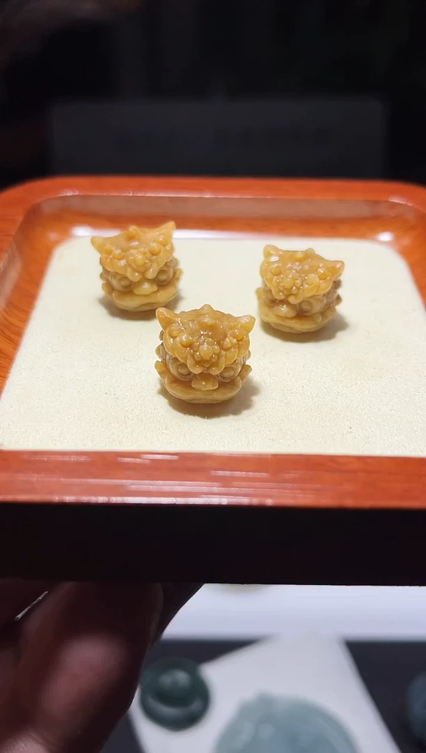 未镶嵌定制翡翠原*醒狮