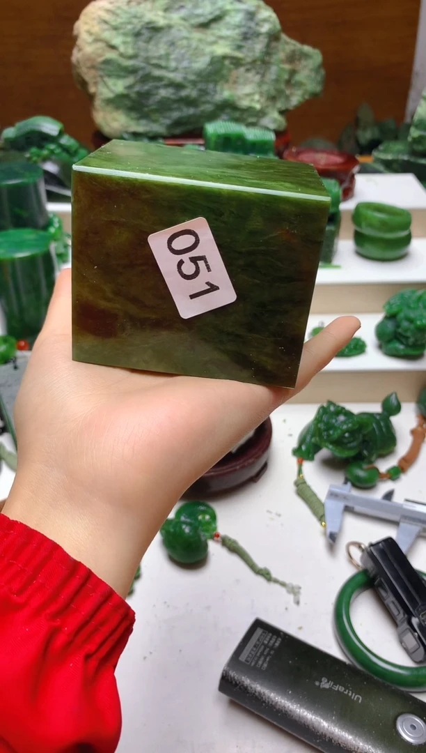 未镶嵌和田玉（碧玉）珠宝半成品微瑕