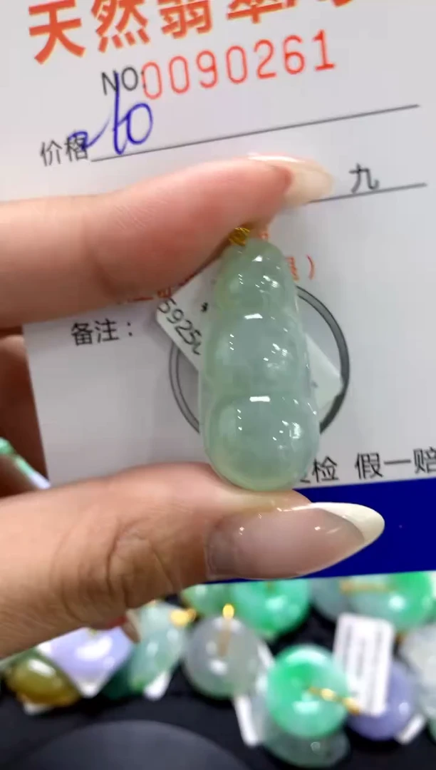 翡翠18K金镶嵌颈饰1111111111111111