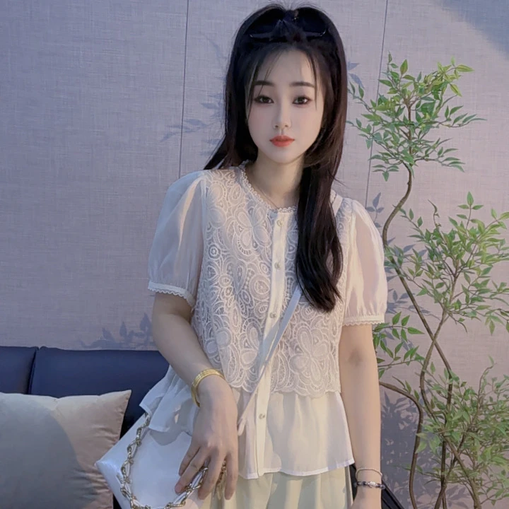 丹丹精选--88117新款重工定制圆领单排扣钩花拼接短袖小衫