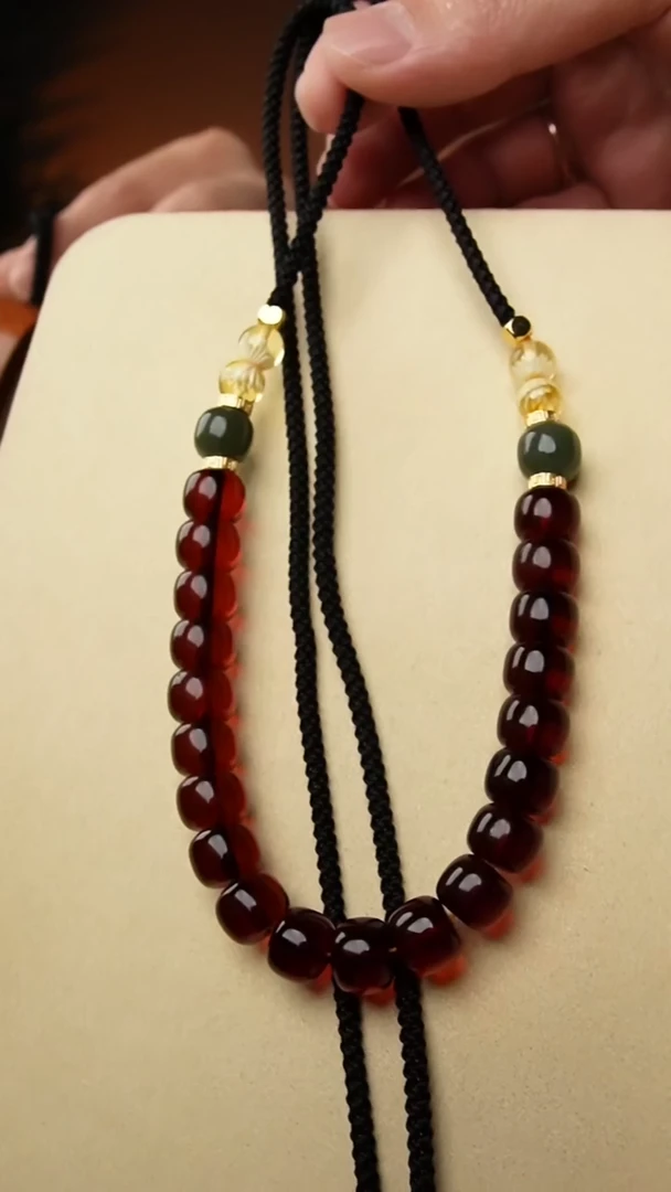 【闪购商品】琥珀颈饰未镶嵌10+血珀微笑链