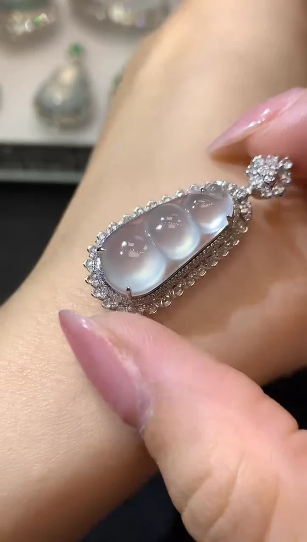 【闪购商品】翡翠吊坠(不含链)18K金镶嵌D40