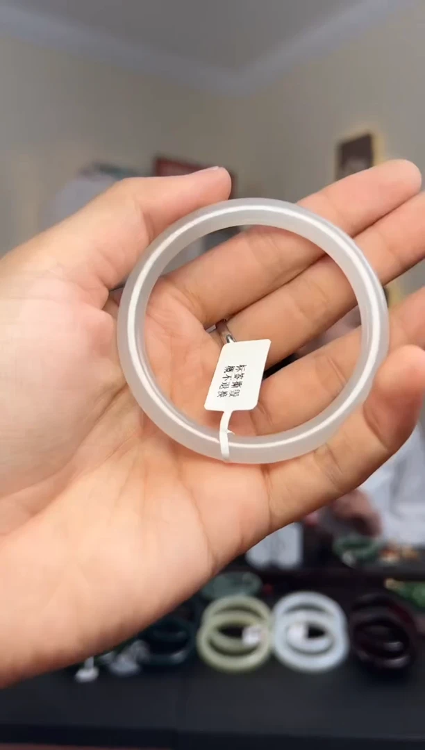 颈饰未镶嵌和田玉S2-59mm 没有特别宽