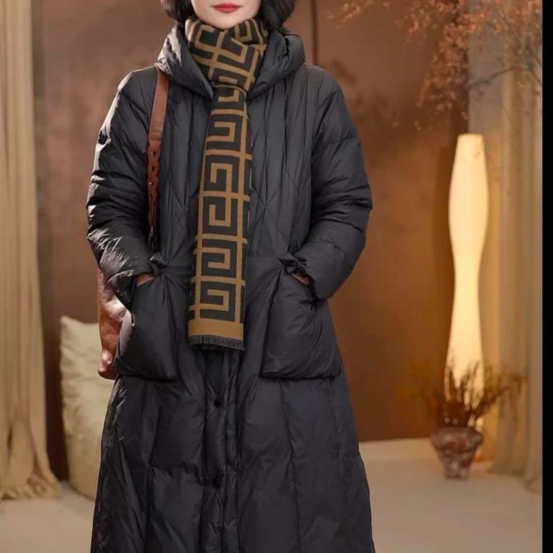 90%白鸭绒大码羽绒服女2025冬新款长款过膝连帽宽松加厚保暖外套