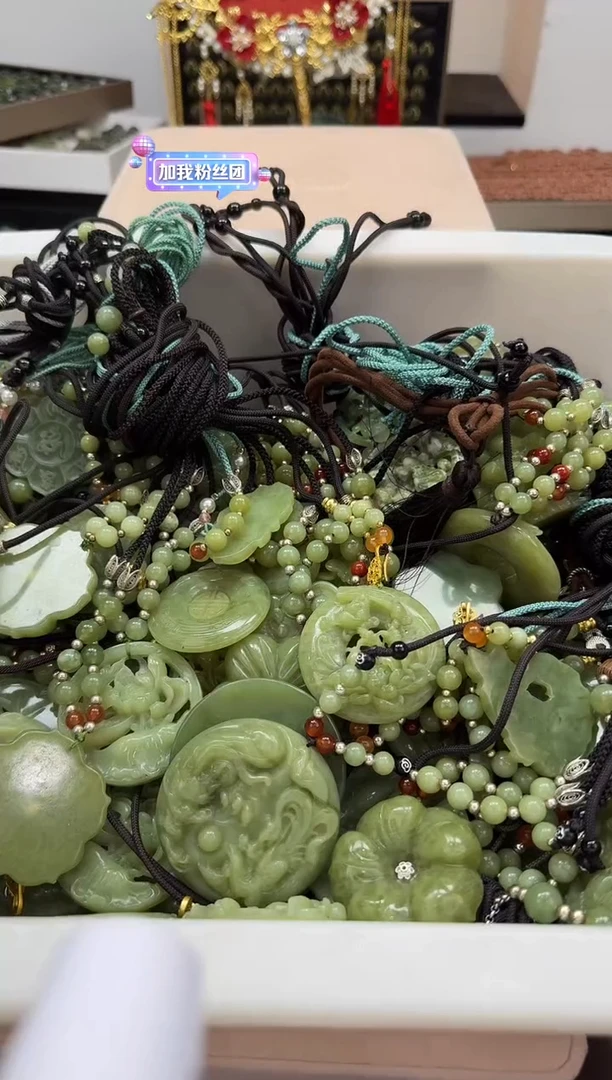 未镶嵌岫玉颈饰湖水绿挂件【随机发货其中一个】