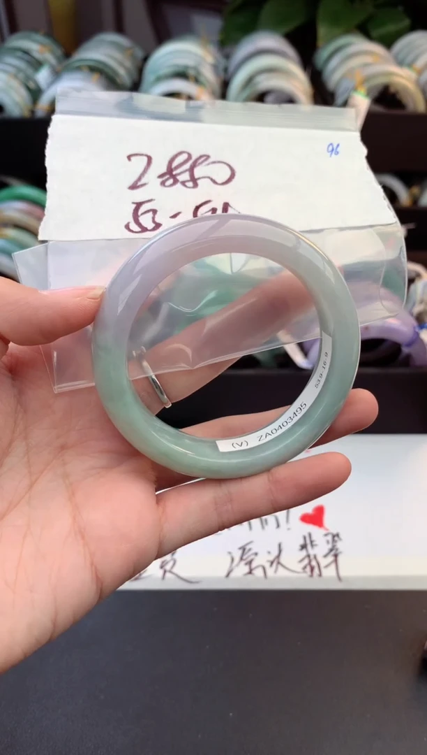 未镶嵌定制翡翠毛货需精细抛光+多人