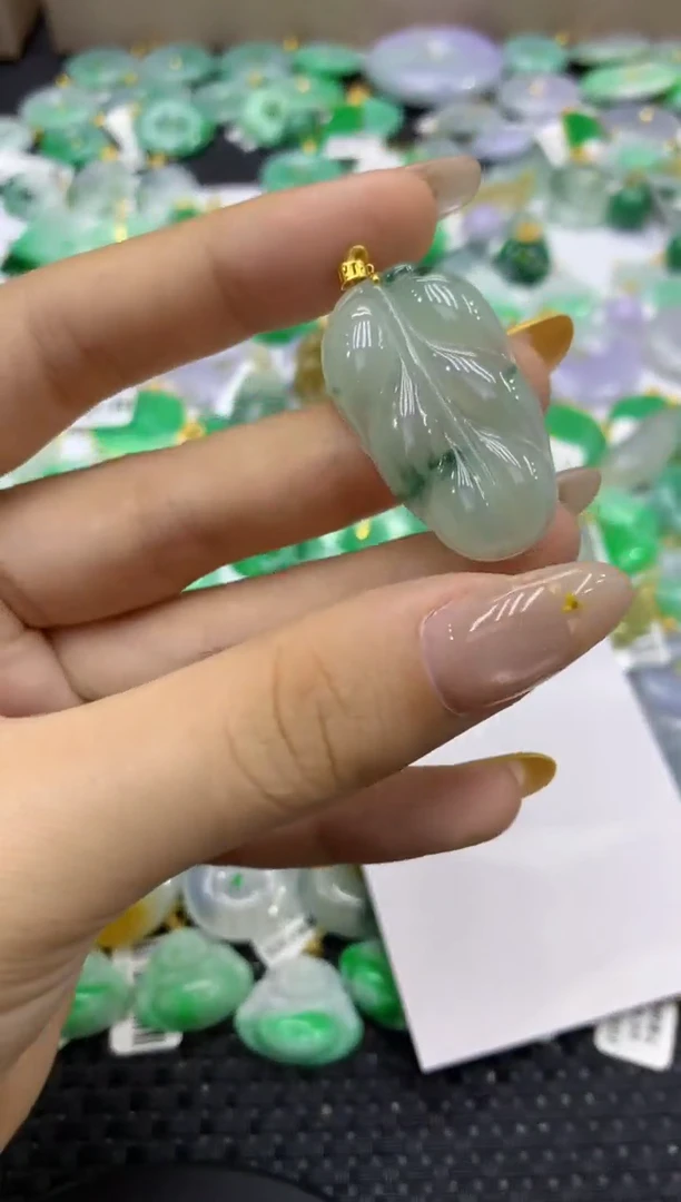 颈饰18K金镶嵌翡翠天然缅甸翡翠A货