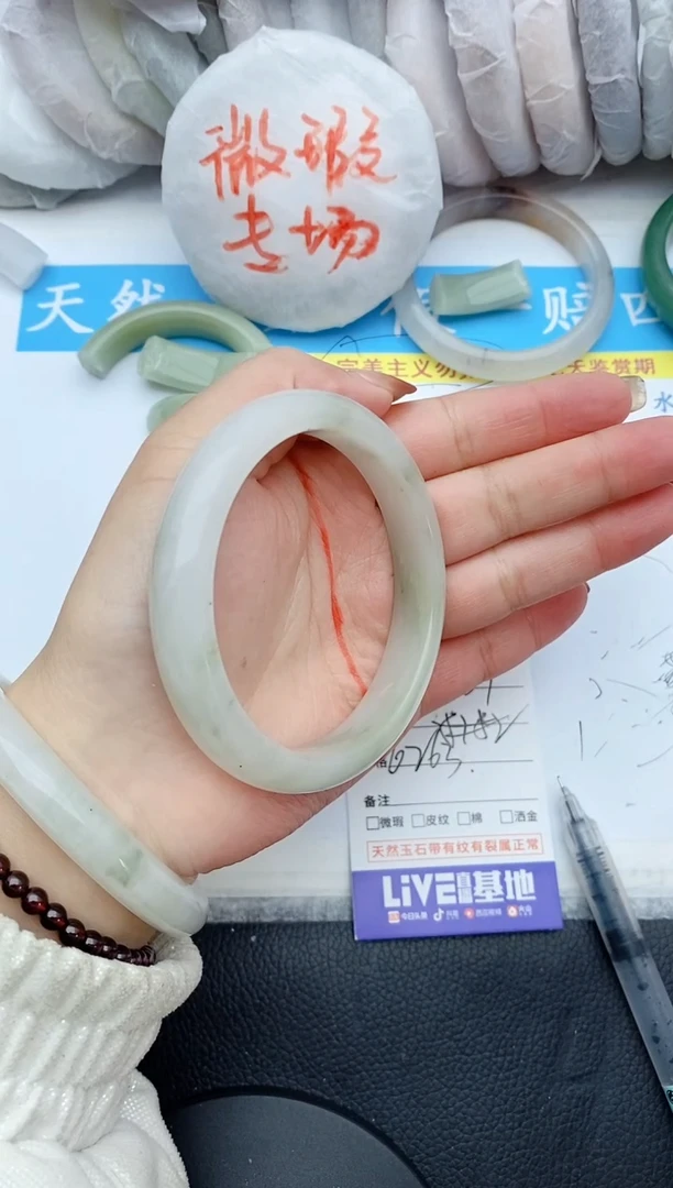 【闪购商品】石英质玉手镯未镶嵌37+62/63