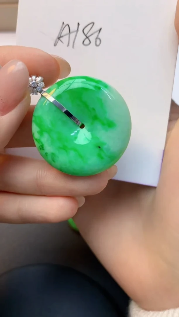 颈饰18K金镶嵌翡翠天然A货缅甸翡翠百元以上9元证书费自理