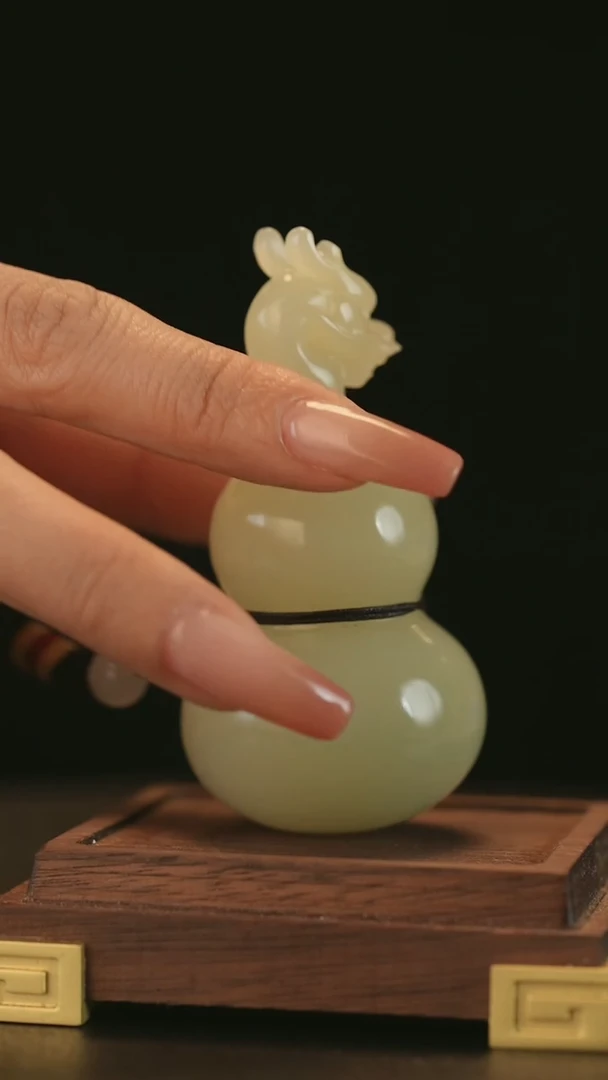 寿山石竹叶青手把件龙头葫芦