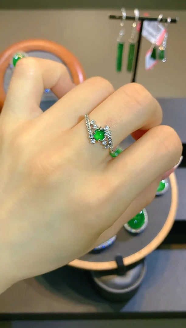 翡翠未镶嵌颈饰A2戒指