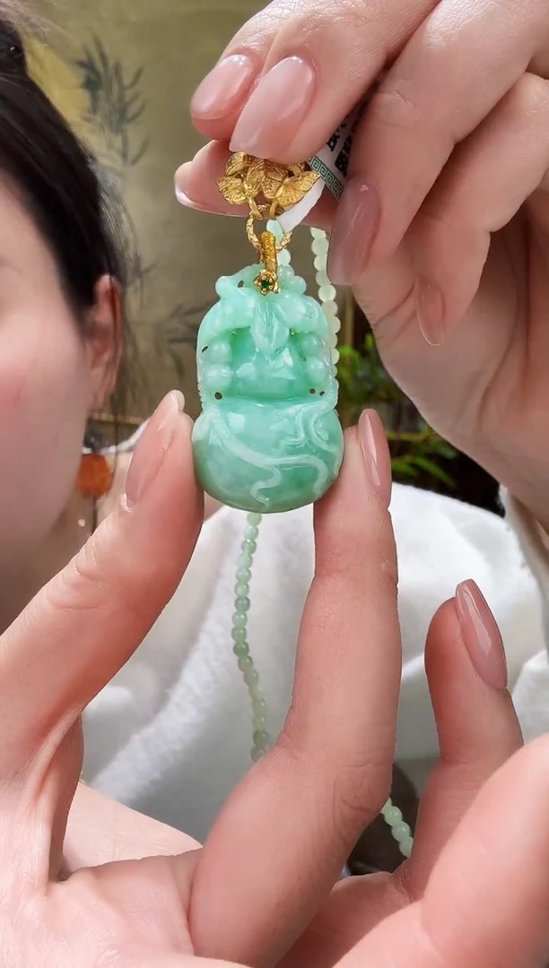 颈饰未镶嵌翡翠吊坠