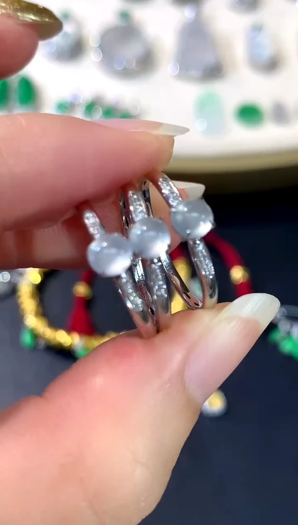 18K金镶嵌戒指翡翠A165多样性发其一|999