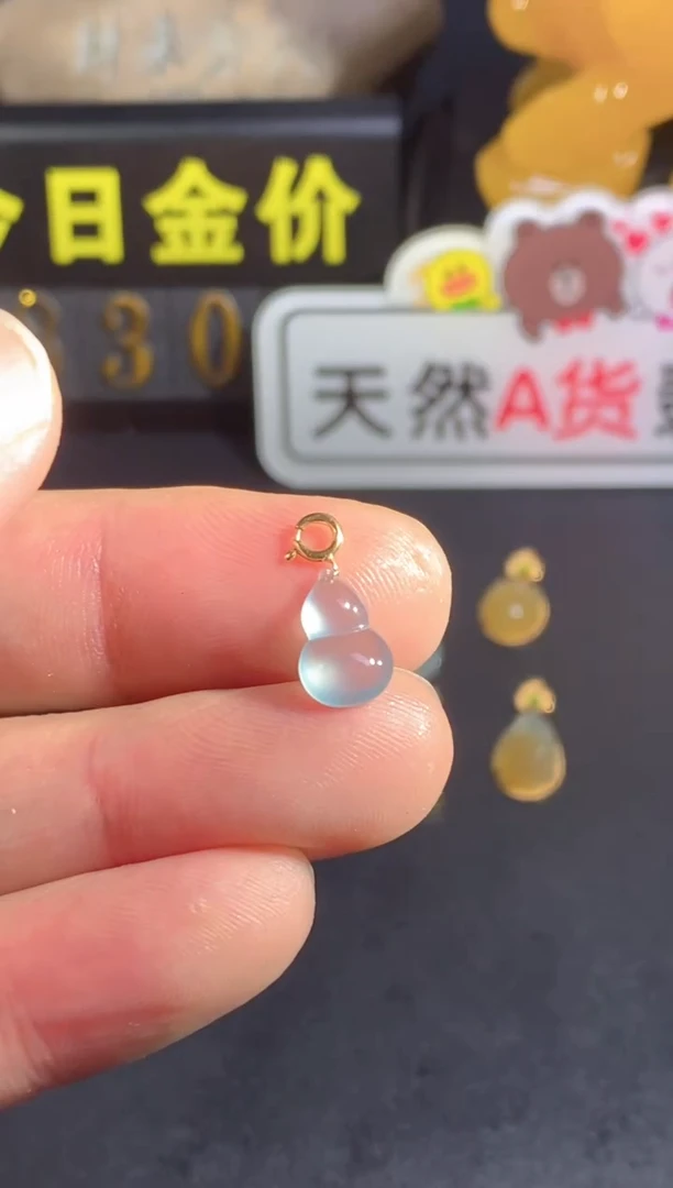 颈饰18K金镶嵌翡翠