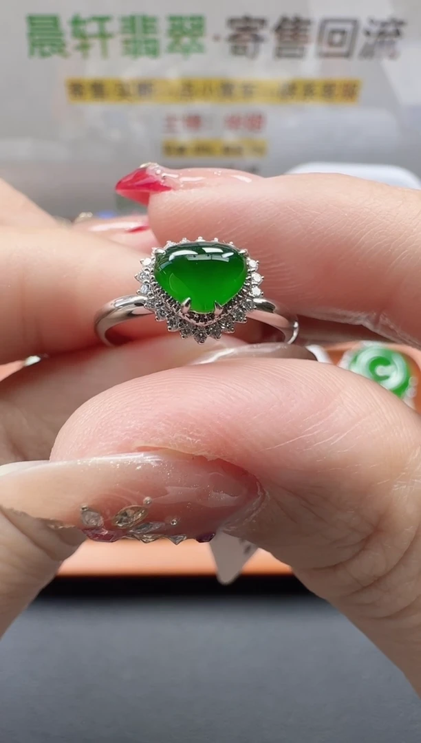 18K金镶嵌戒指翡翠Ｌ**?寄售回流，不退不换