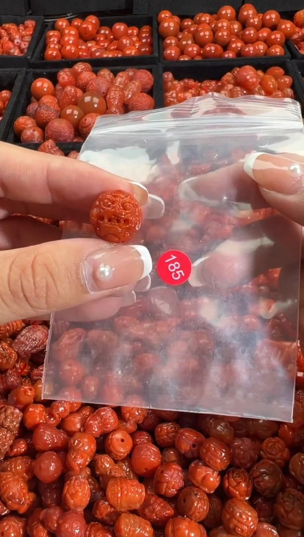 颈饰未镶嵌南红玛瑙1