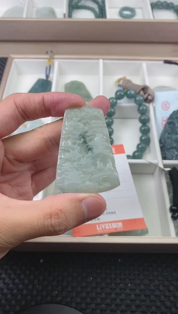 翡翠未镶嵌颈饰