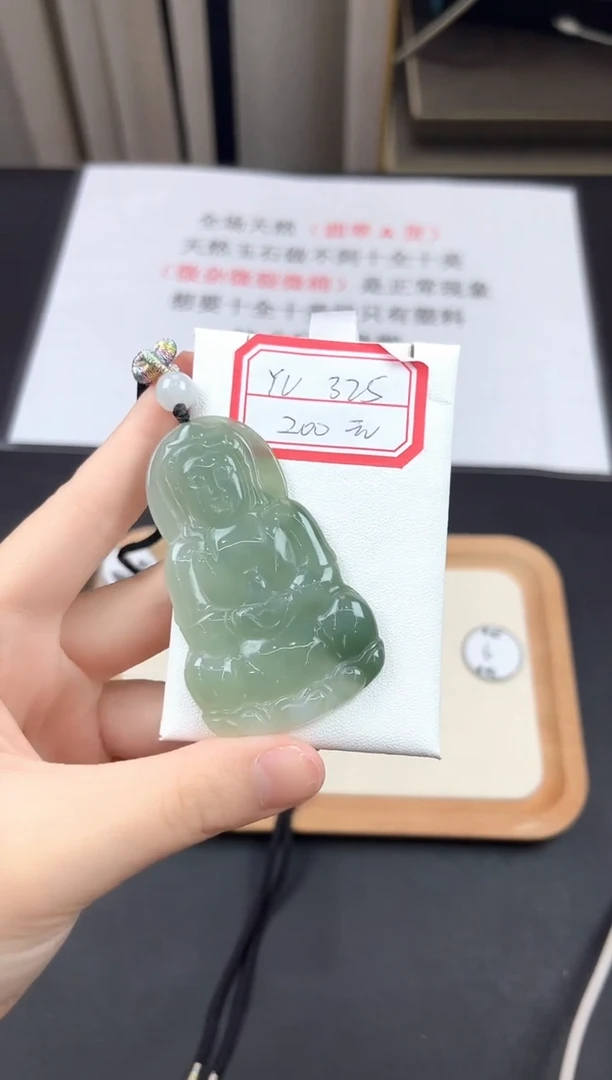 翡翠未镶嵌颈饰YV325冰绿大观音