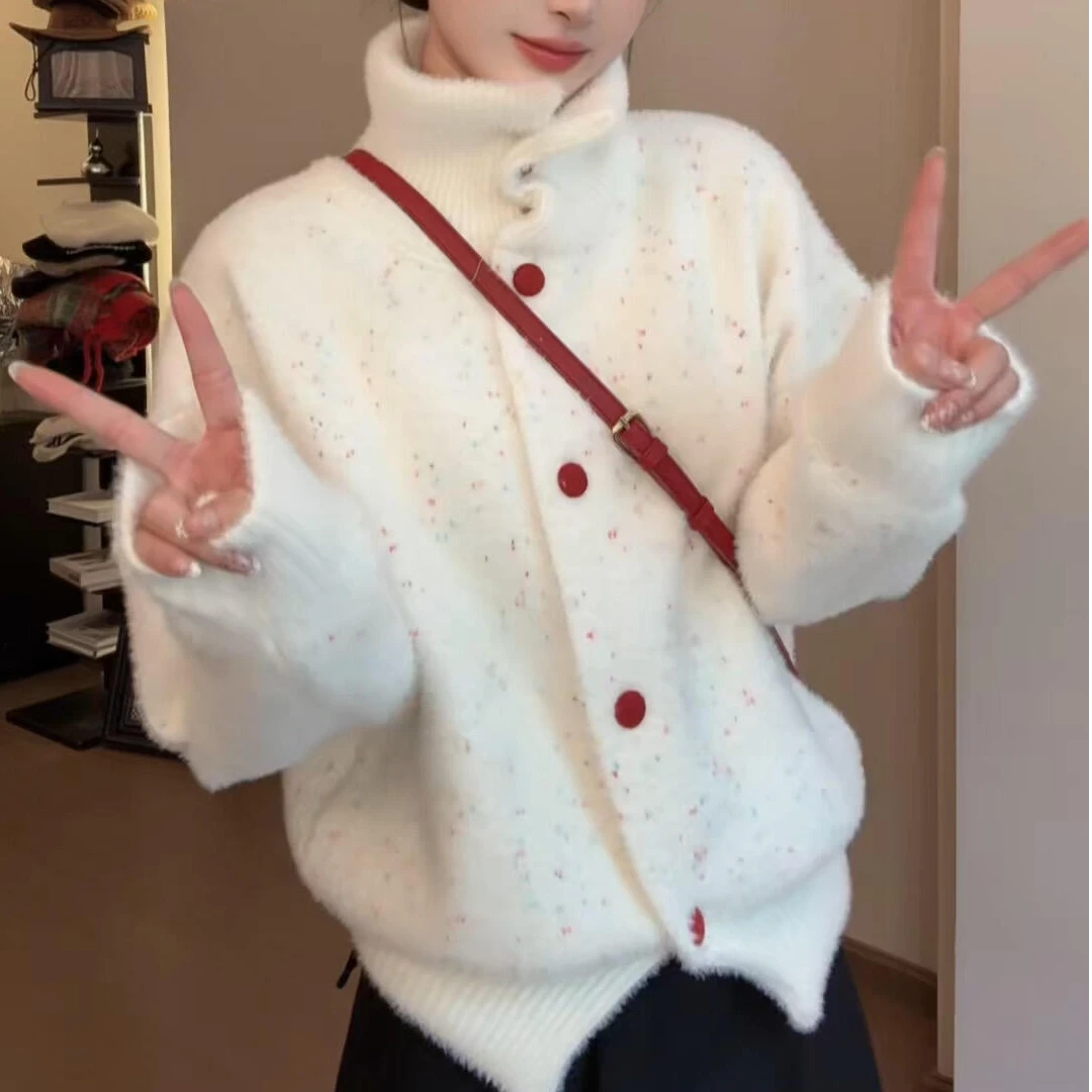 2025秋冬新款韩系温柔甜美减龄针织衫领长袖彩色设计单排扣毛衣女